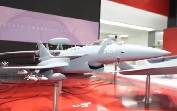 国内在线配资 闪耀巴黎！歼-35A、歼-10CE携硬核天团亮相